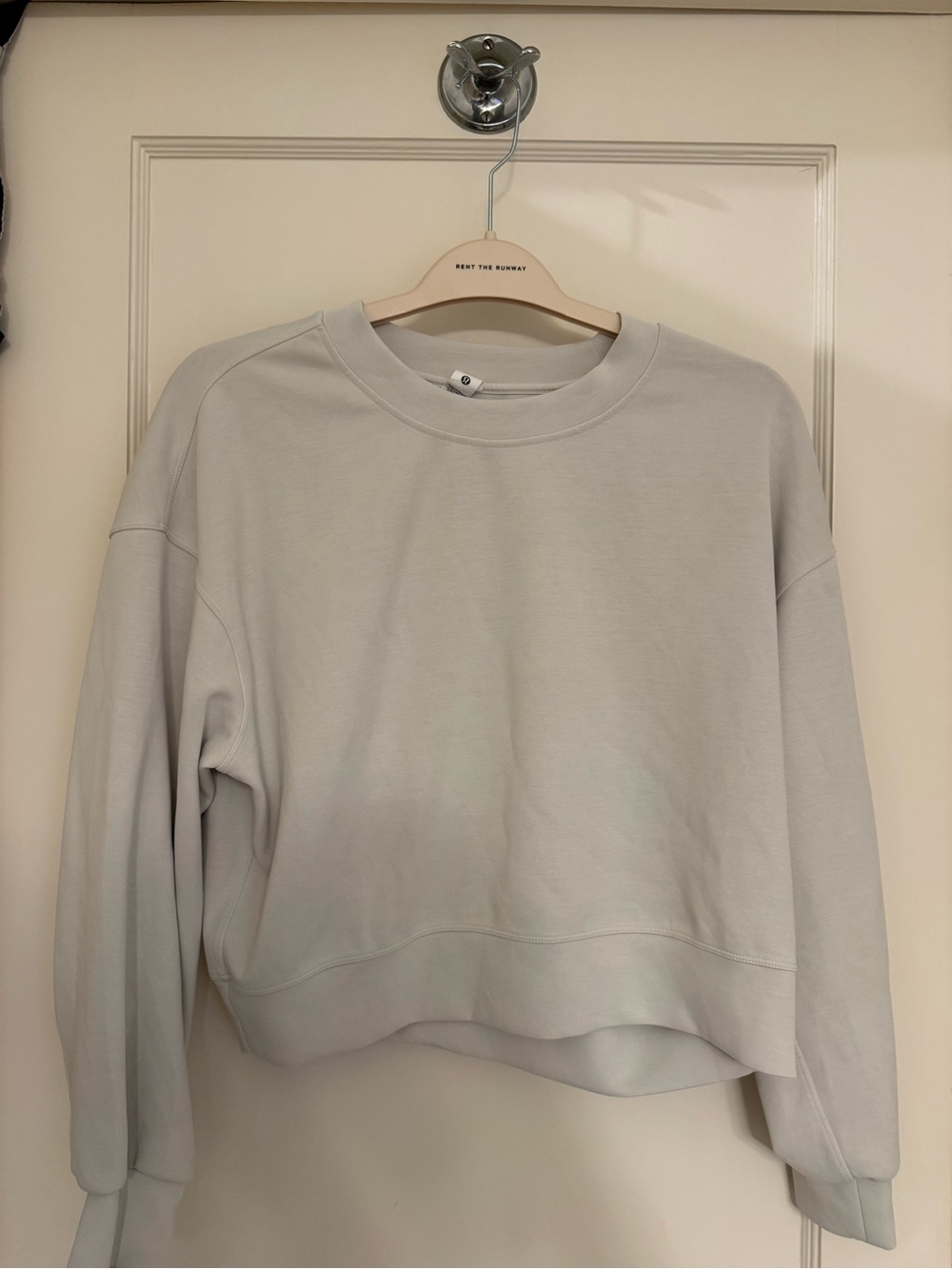 lululemon athletica light gray/white cropped crewneck sweatshirt Size 6